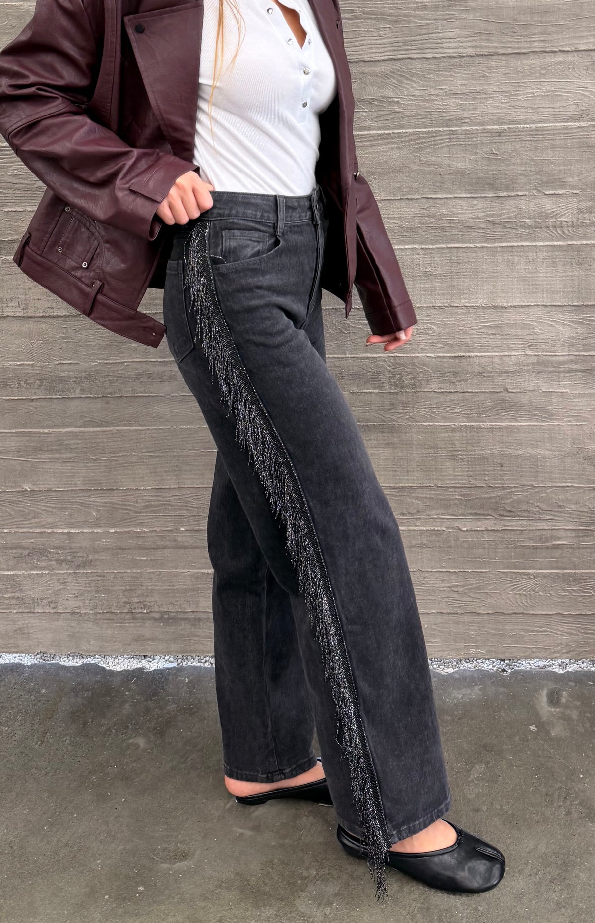Jean wide leg noir délavé à galon brillant