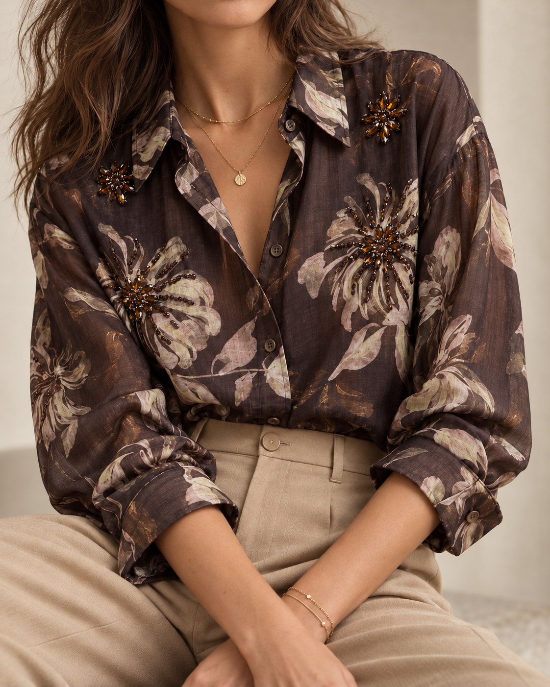 Chemise fluide fleurie brodée bijoux – Chocolat