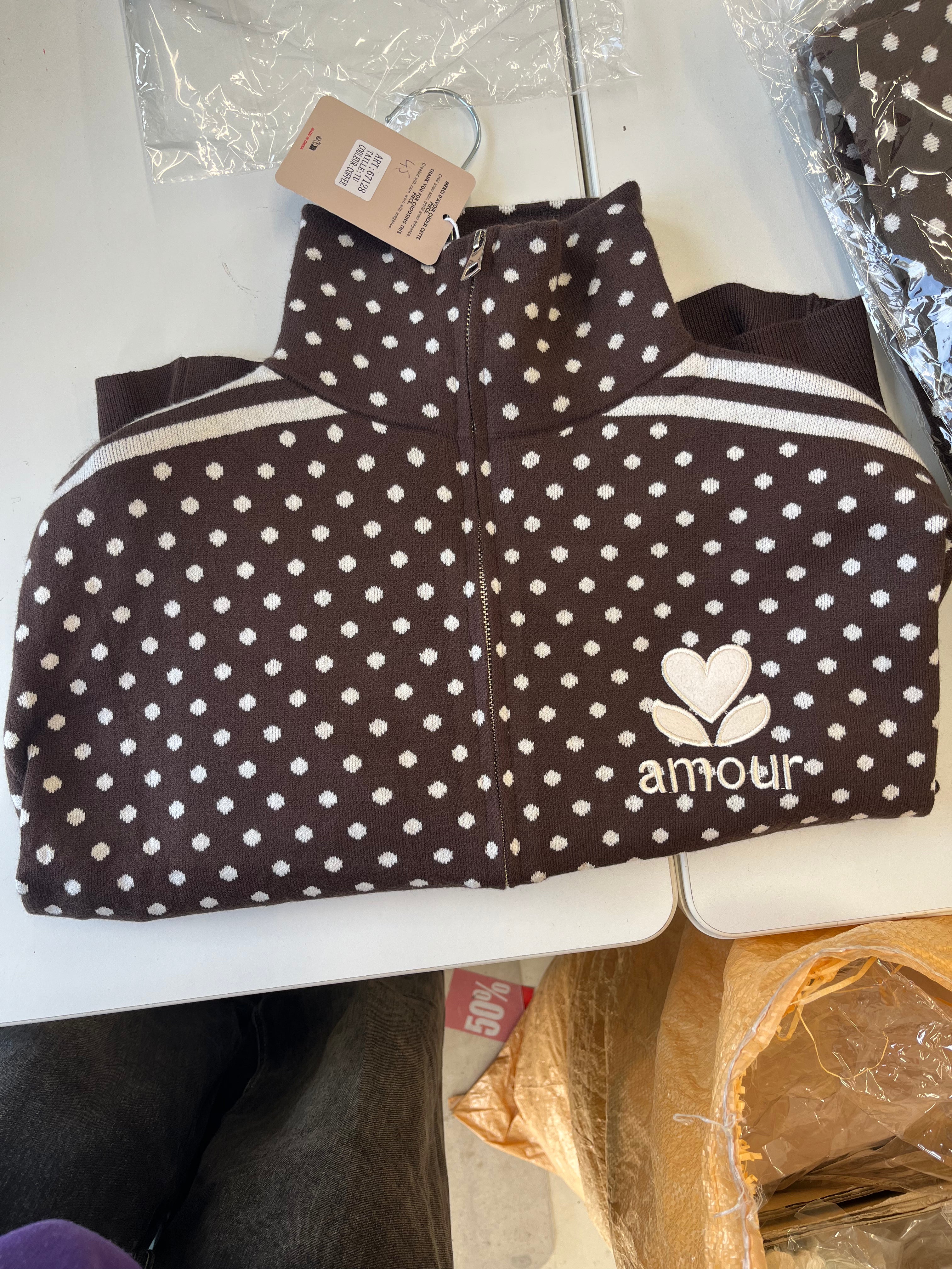 Gilet zippé AMOUR chocolat à pois