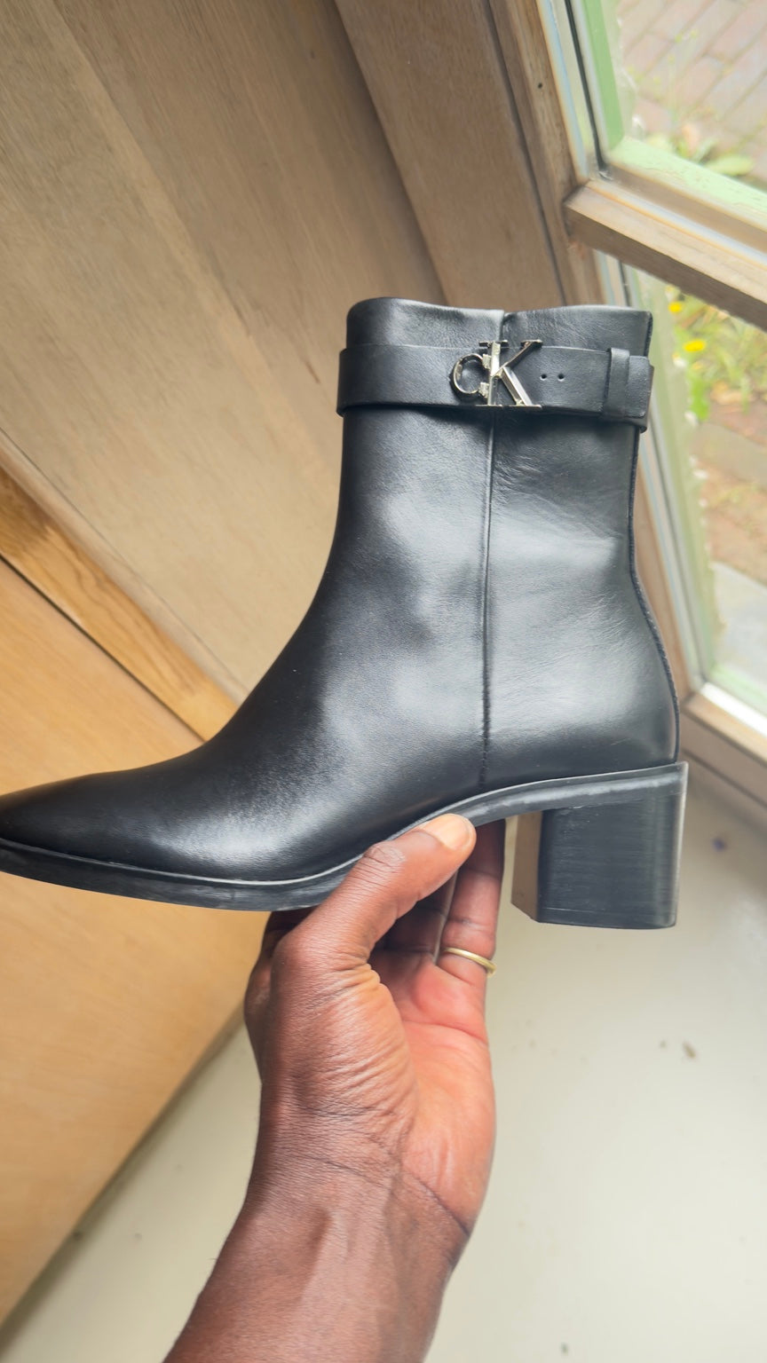 Bottine Calvin Klein Jade noire - vue de profil