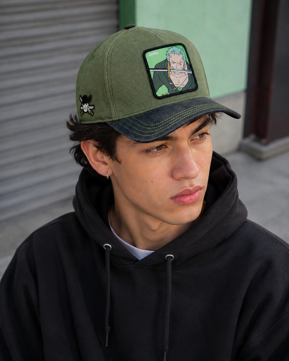 Casquette CAPSLAB One Piece Zoro kaki portée - photo lifestyle