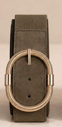 Ceinture ALIX kaki, présentation individuelle sur fond beige avec boucle ovale dorée.