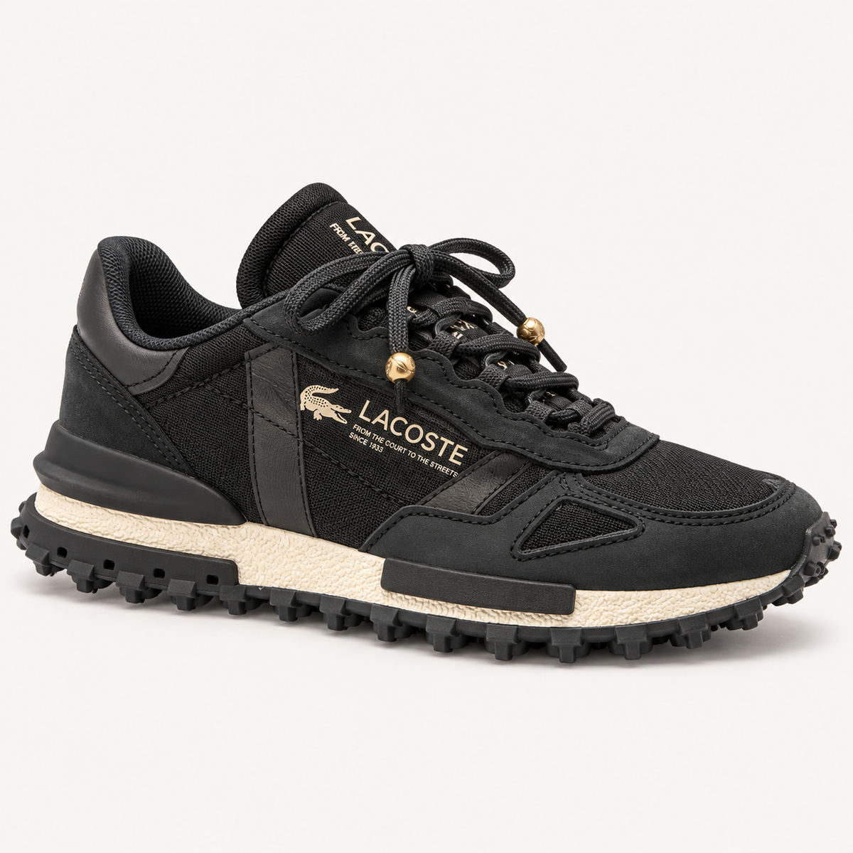 Basket Lacoste Elite Active noire et blanc cassé, vue studio trois-quarts
