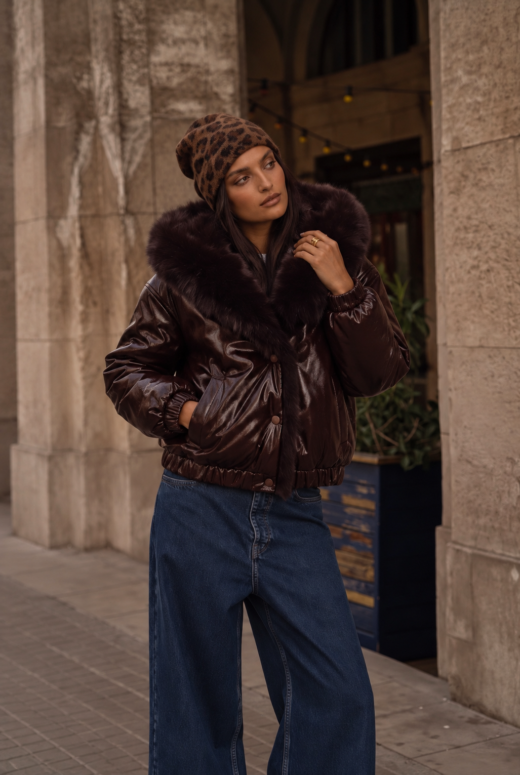 Veste bomber chocolat portée, vue trois-quarts