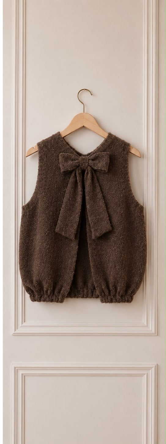 Top AMAYA en maille taupe avec nœud au dos
