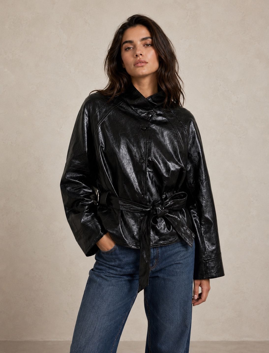 Veste NOÉMIA effet cuir ceinturée – détail
