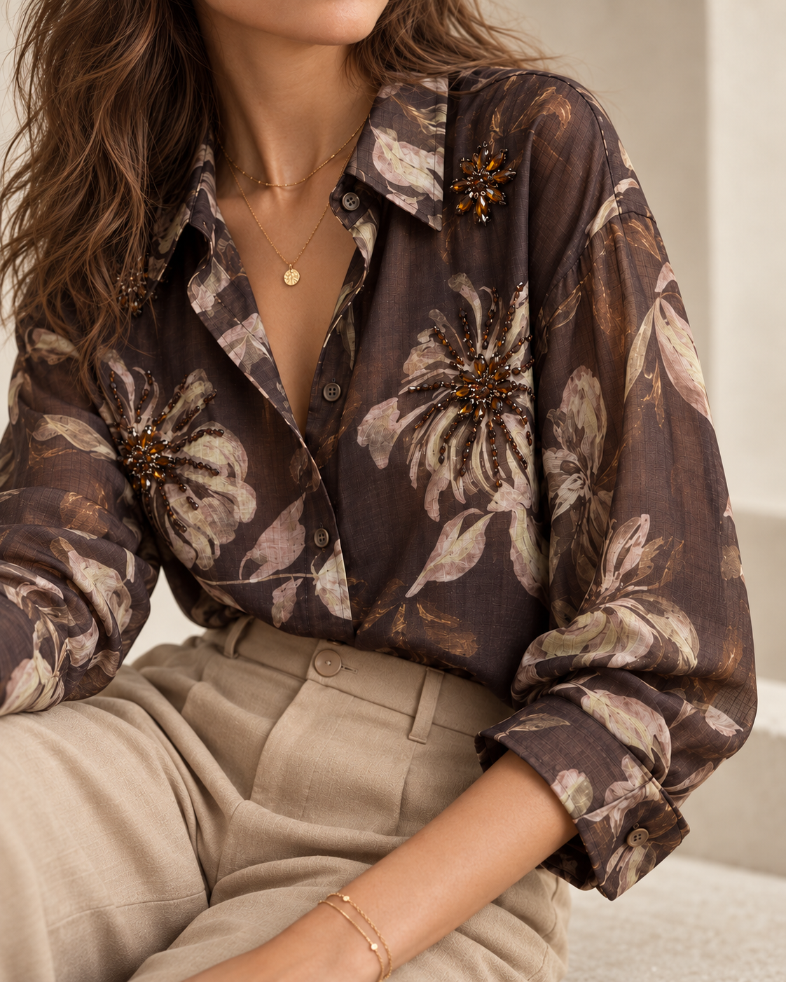 Chemise fluide fleurie brodée bijoux – Chocolat