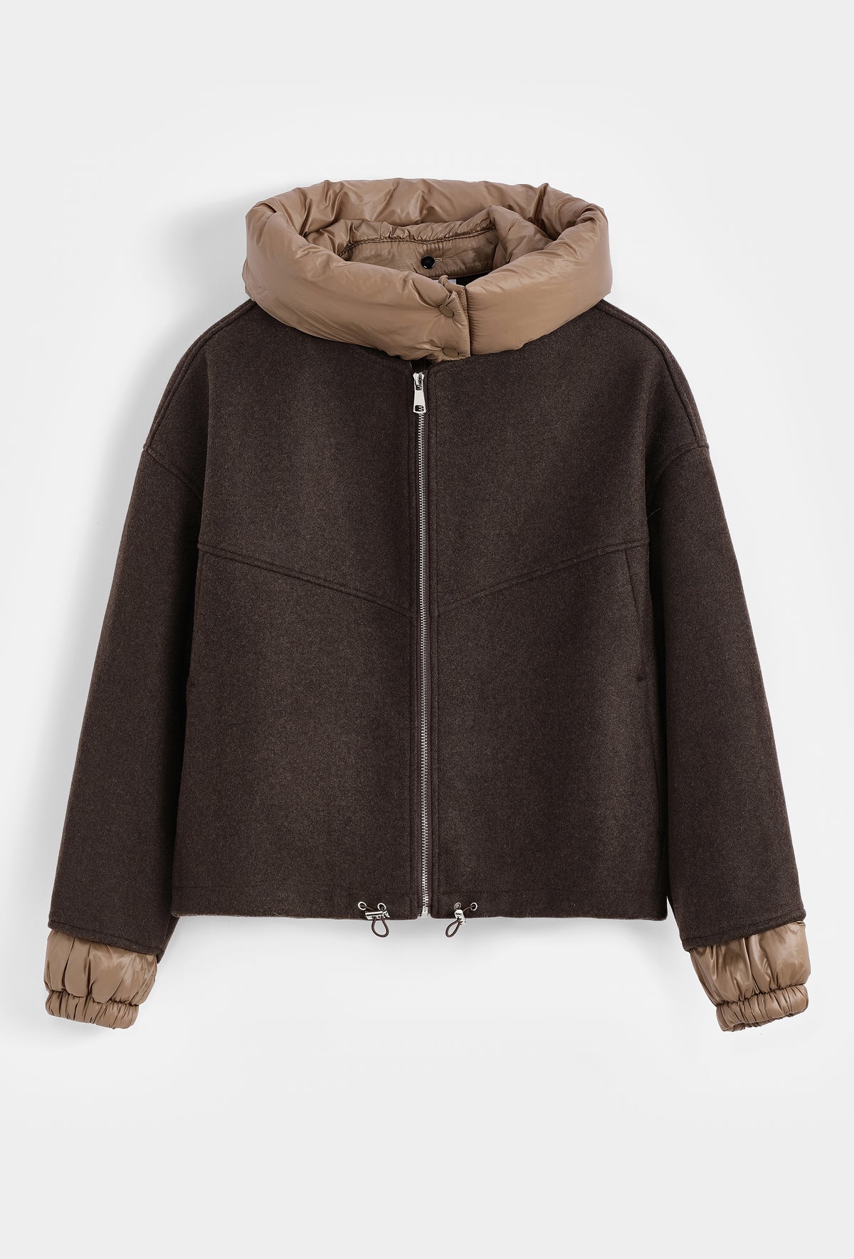 Blouson court ALBANYA chocolat porté, look urbain