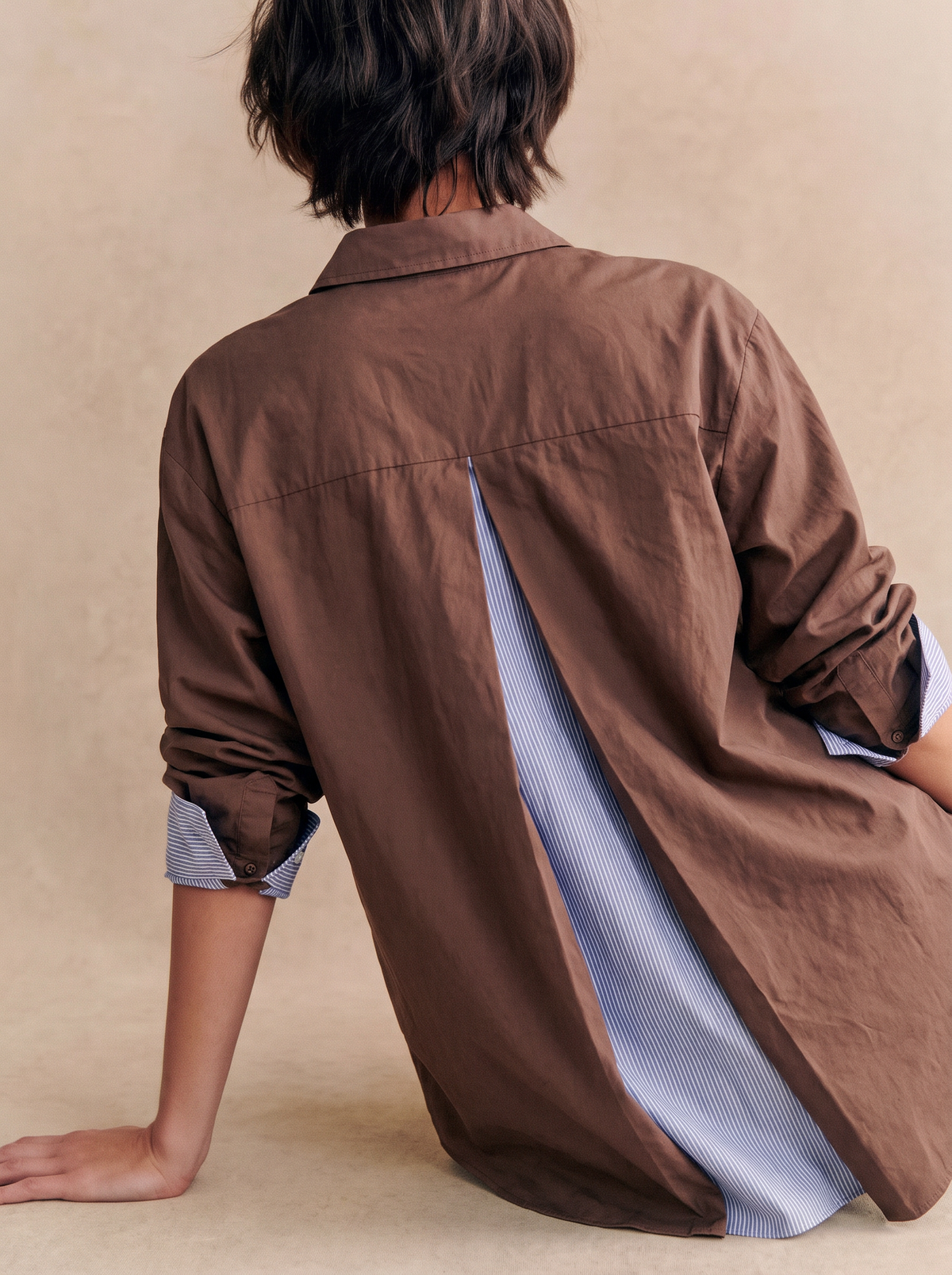 Chemise oversize chocolat à détails rayés