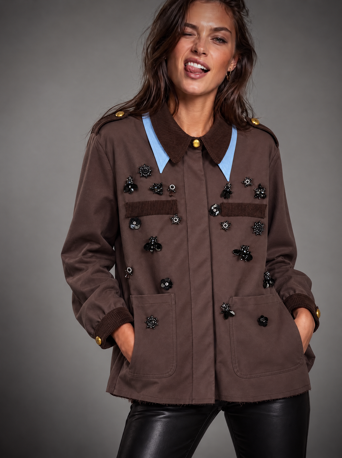 Veste AURÉLINE col bleu et bijoux – WH22879
