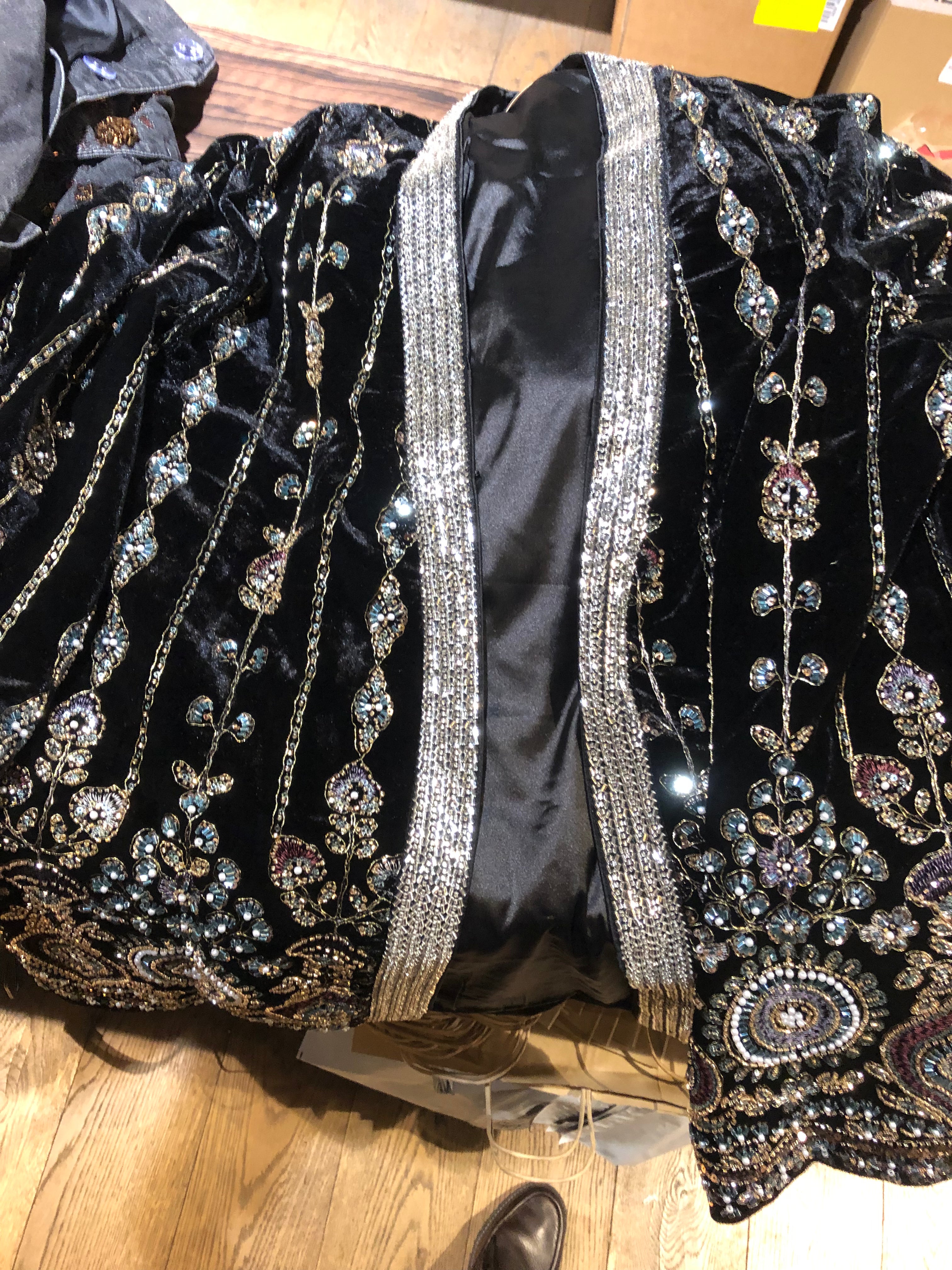 Veste kimono NAÏLA velours noir brodé strass argentés