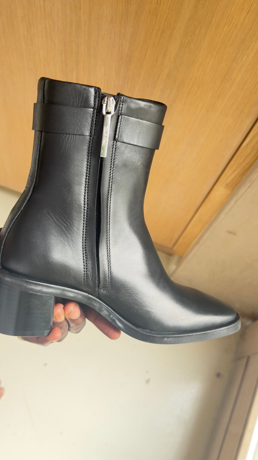 Bottine Calvin Klein Jade noire - vue côté fermeture zippée