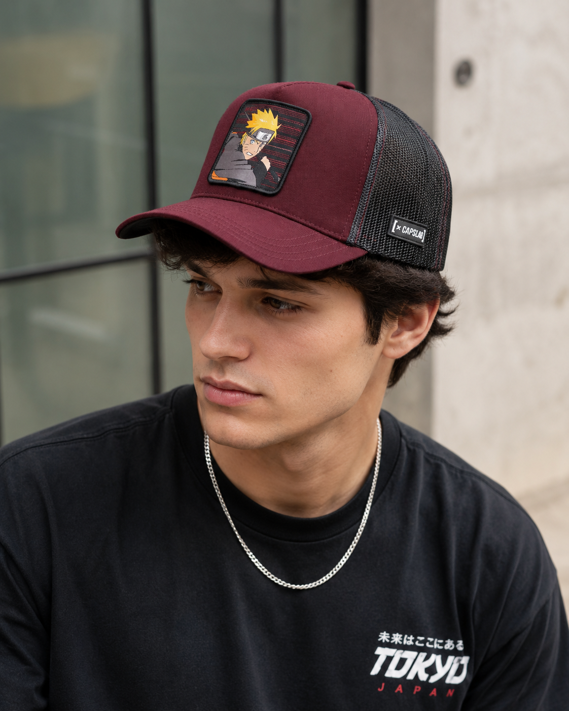 Casquette CAPSLAB Naruto bordeaux portée - photo lifestyle