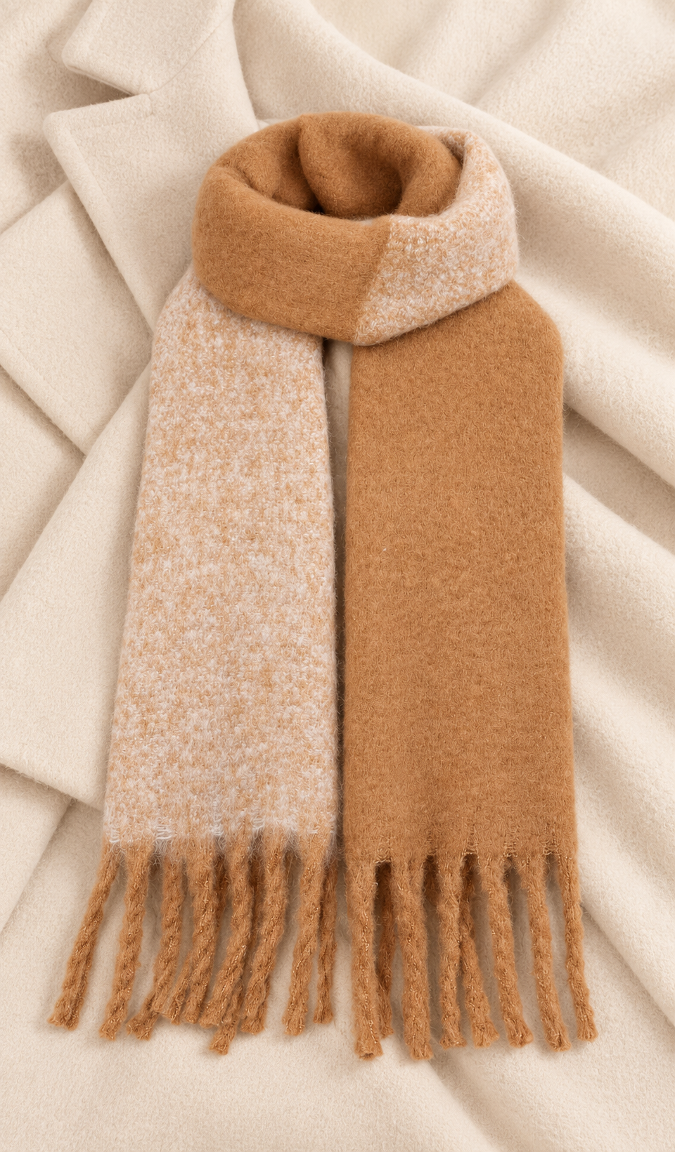 Écharpe NAMI beige et camel – présentation à plat