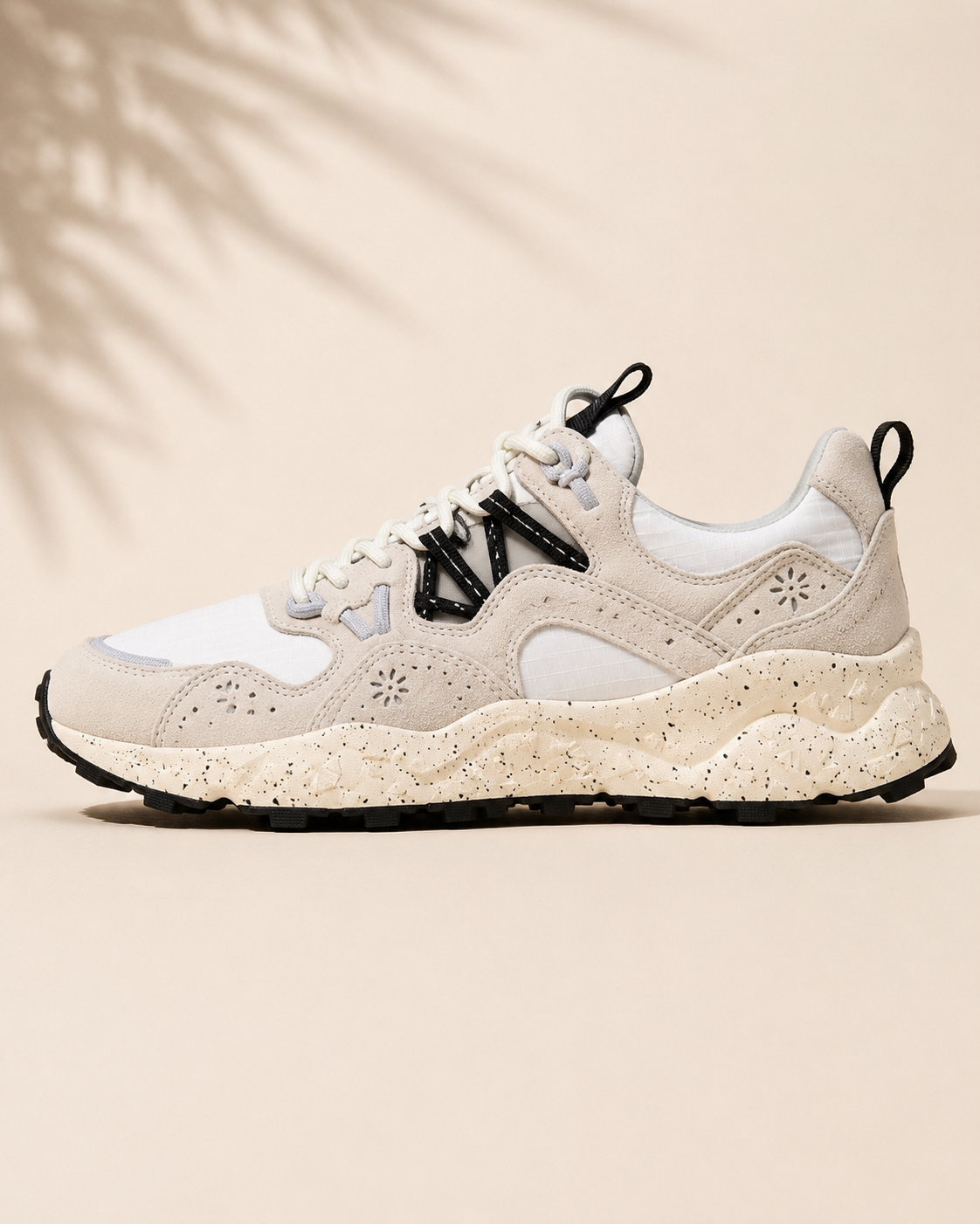 Flower Mountain Yamabushi Uni Suede blanc - vue profil commerciale