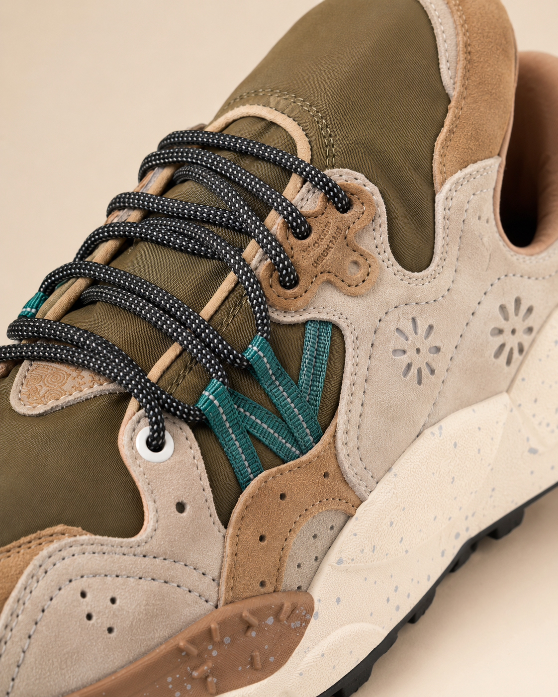 Flower Mountain Yamano 3 kaki beige - détail matières et laçage