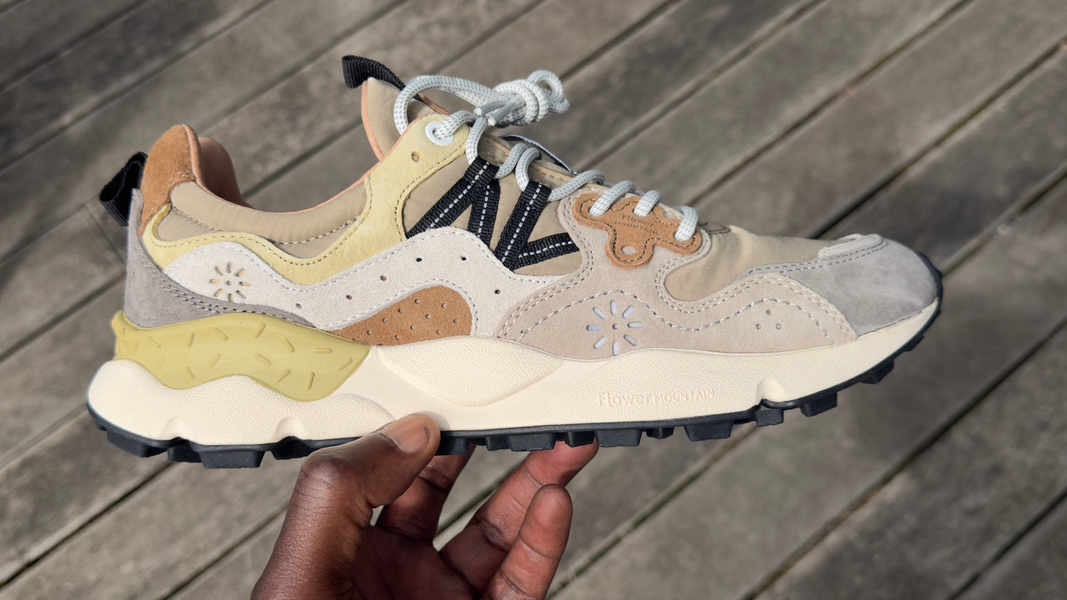 Basket homme Flower Mountain Yamano 3 kaki beige vue de profil