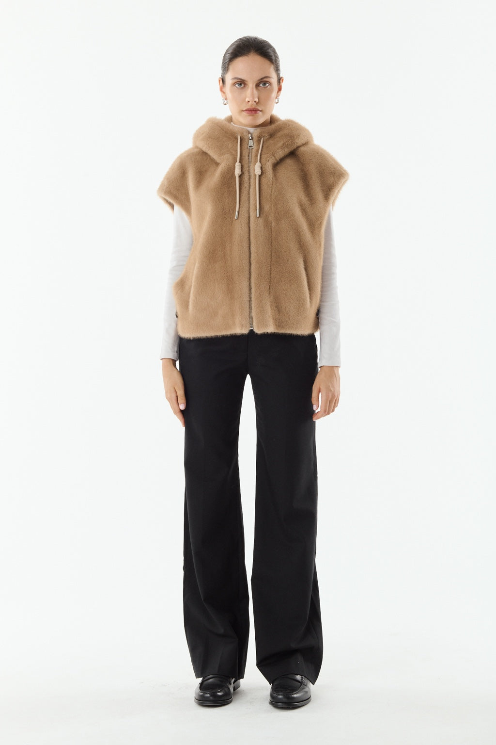 Gilet sans manches LUNA en fausse fourrure taupe – vue face