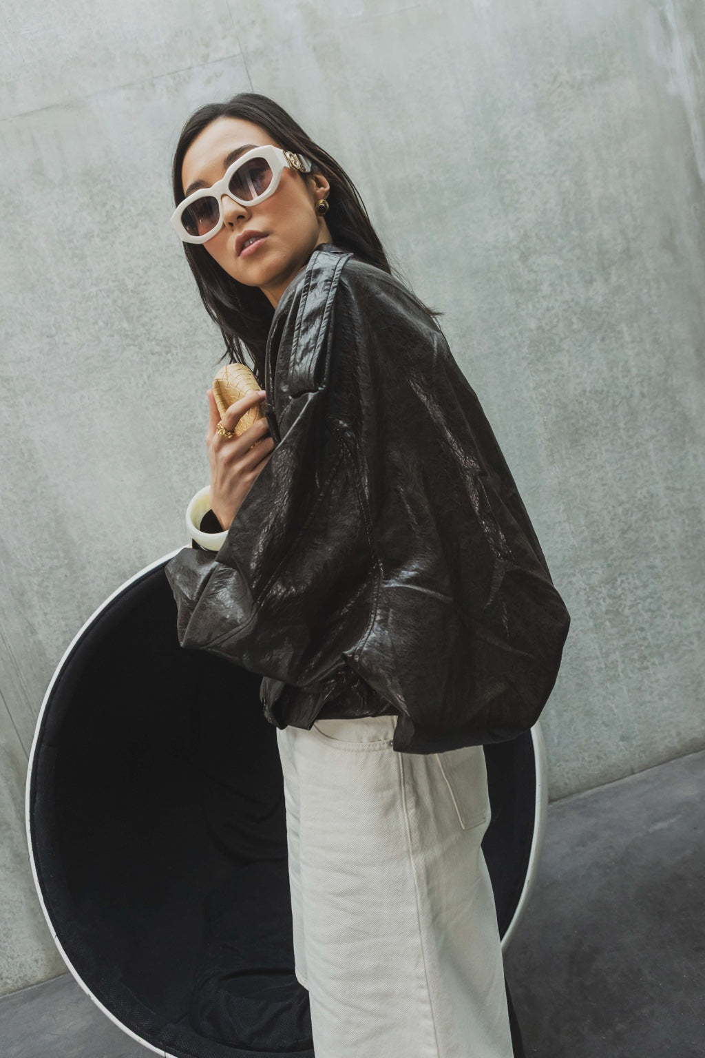 Veste bomber chocolat portée – vue de profil